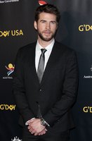 Liam Hemsworth Longsleeve T-shirt #3796982