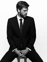 Liam Hemsworth Longsleeve T-shirt #3822366