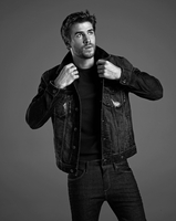 Liam Hemsworth Longsleeve T-shirt #3822377