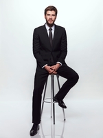 Liam Hemsworth Longsleeve T-shirt #3822408