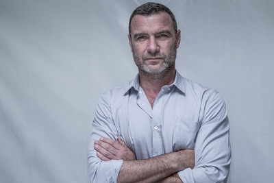 Liev Schreiber And Naomi Watts posters