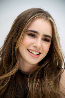 Lily Collins Mouse Pad 2244721
