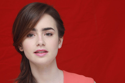 Lily Collins Poster 2341184