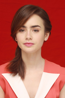Lily Collins Poster 2341190