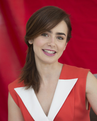 Lily Collins Poster 2362145