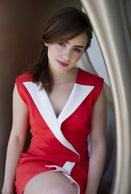 Lily Collins Poster 2362148