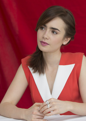 Lily Collins Mouse Pad 2362174