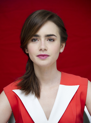 Lily Collins Poster 2362197
