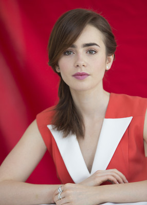 Lily Collins Mouse Pad 2362212