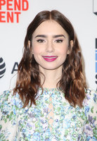 Lily Collins Longsleeve T-shirt #2888782