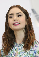 Lily Collins Sweatshirt #2888852
