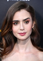 Lily Collins Longsleeve T-shirt #3790554