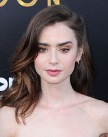 Lily Collins Longsleeve T-shirt #3790719