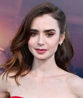 Lily Collins mug #G2408053