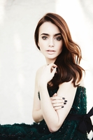 Lily Collins Longsleeve T-shirt #3816482