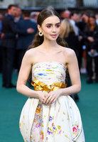 Lily Collins Sweatshirt #3829206