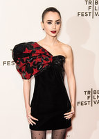 Lily Collins Longsleeve T-shirt #3829207
