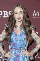 Lily Collins mug #G2475314