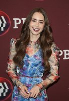 Lily Collins mug #G2475326