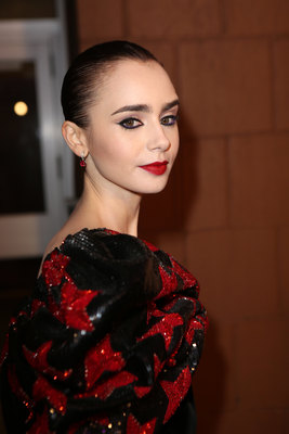 Lily Collins puzzle 3858159