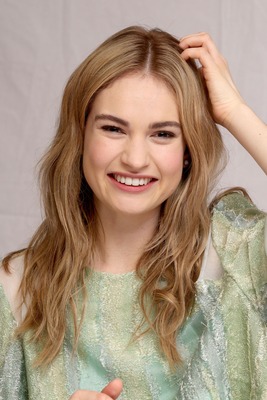 Lily James Mouse Pad 2475078