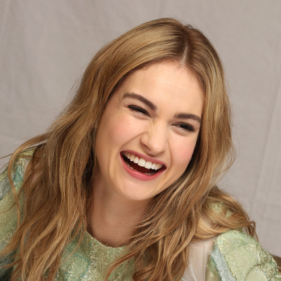 Lily James Mouse Pad 2475086