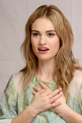 Lily James Mouse Pad 2475087
