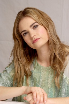 Lily James Mouse Pad 2475088