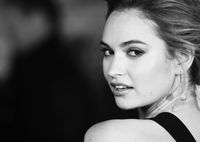 Lily James Longsleeve T-shirt #2927815
