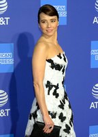 Linda Cardellini mug #G2374735