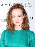 Liv Hewson tote bag #G1237283