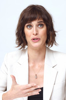 Lizzy Caplan magic mug #G559881
