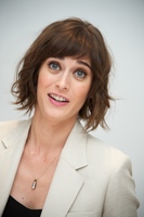 Lizzy Caplan Longsleeve T-shirt #2222995