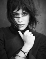 Lizzy Caplan Longsleeve T-shirt #2627696