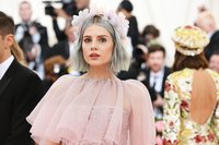 Lucy Boynton mug #G2447174