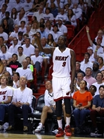 Luol Deng Sweatshirt #3389071