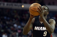 Luol Deng Sweatshirt #3389075