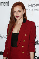 Madeline Brewer mug #G1211674