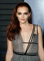 Madeline Brewer t-shirt #3114115