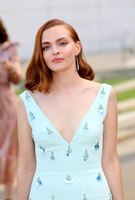 Madeline Brewer t-shirt #3256166