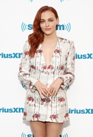 Madeline Brewer longsleeve t-shirt #3860234