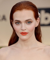 Madeline Brewer mug #G2498294