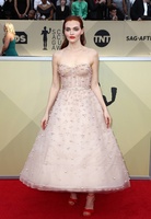 Madeline Brewer longsleeve t-shirt #3881076