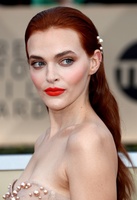 Madeline Brewer mug #G2498338