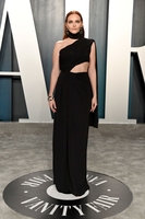 Madeline Brewer longsleeve t-shirt #3928605