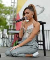 Madison Beer Sweatshirt #3834218