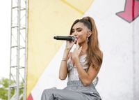 Madison Beer Longsleeve T-shirt #3864268