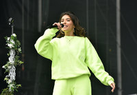 Madison Beer Longsleeve T-shirt #3890874