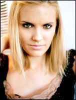 Maggie Grace Longsleeve T-shirt #2033208