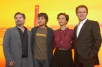 Maggie Gyllenhaal Longsleeve T-shirt #1346752
